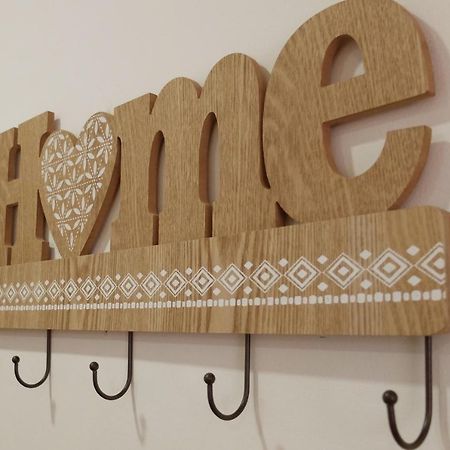 بيت شباب Family House أفيرو المظهر الخارجي الصورة